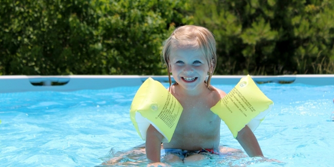 Oui, une piscine gonflable de qualité coûte moins de 200 $ (à condition de  bien l'entretenir!)